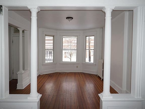3rd image of 189 Quail St #1