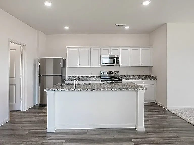 2124 Prairie Ln — Photo 3
