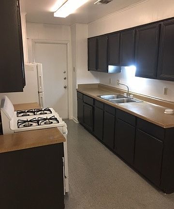 4th image of 9514 Hillsboro Dr
