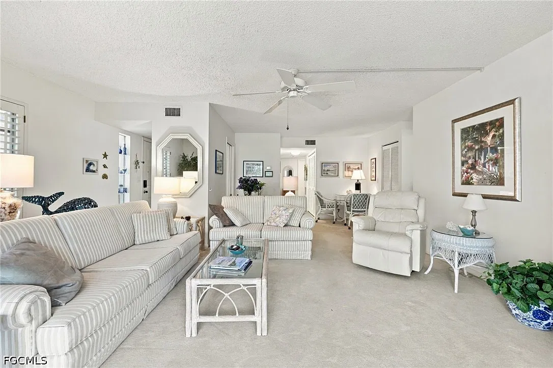 2 bed, 2.0 bath, 1300 sqft, $5,500 — Photo 3