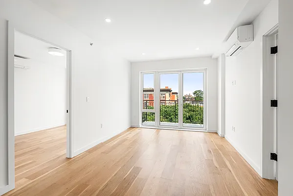 Rented by EXR | media 2