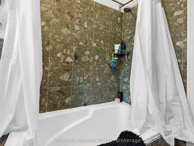 183 James St S #2 — Photo 20