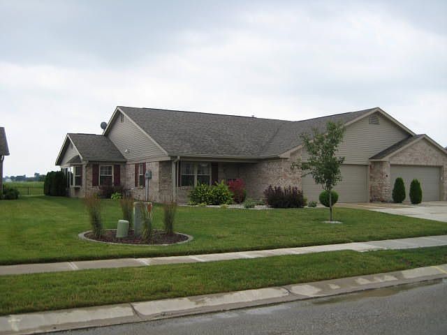 Attractive elevation, well landscaped!