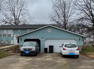 101 King Oak Dr, Godfrey, IL 62035