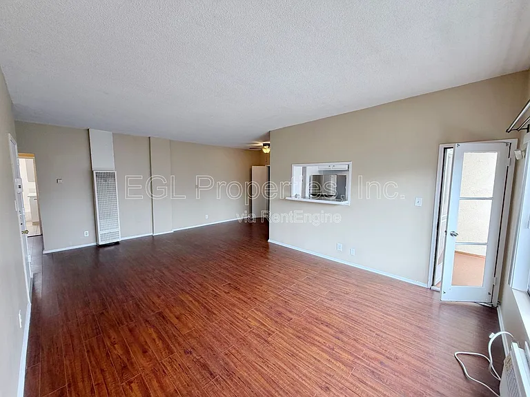 1006 N Orange Grove Ave #7 — Photo 2