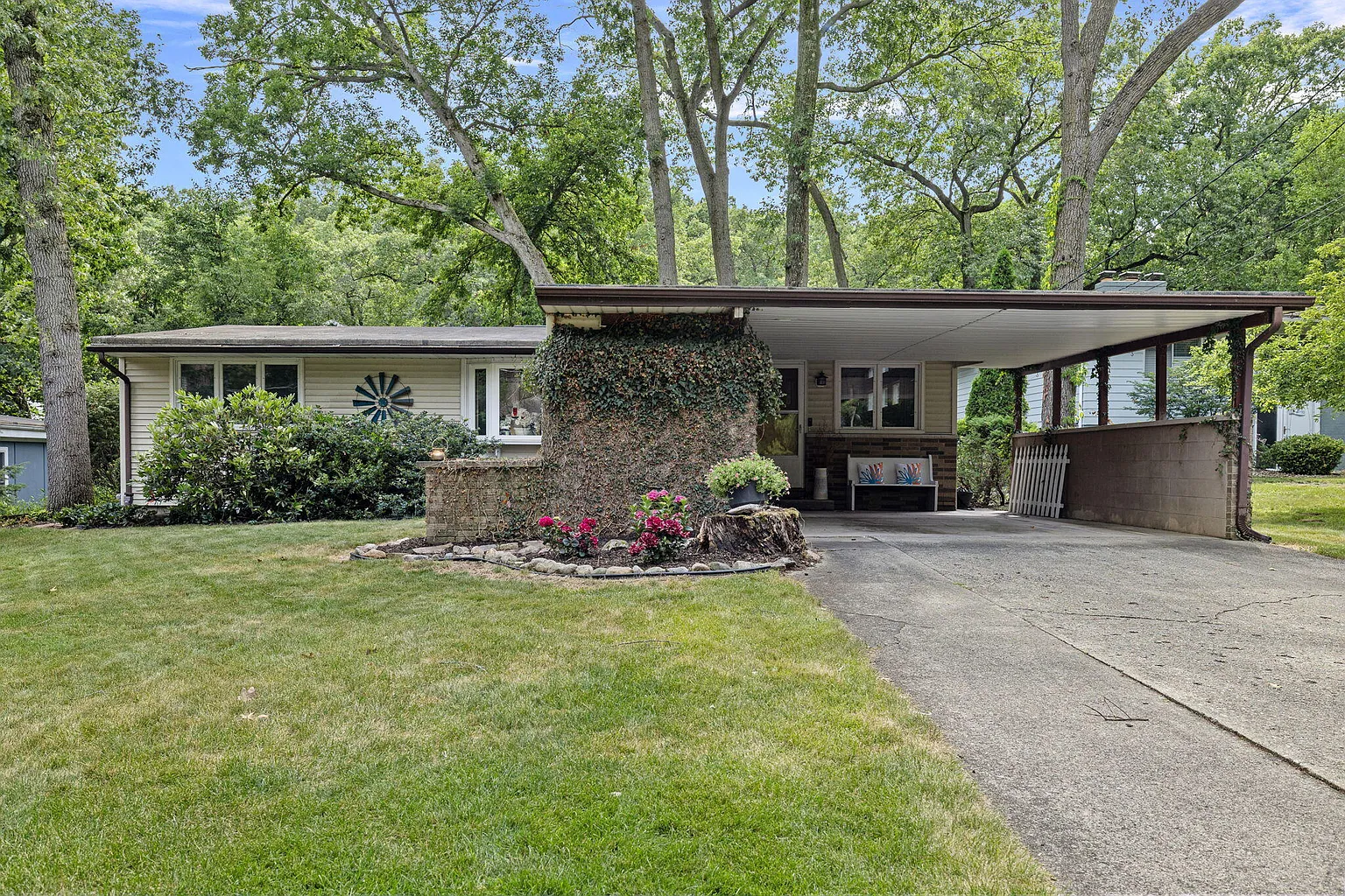 2007 Parkside Ave photo 1