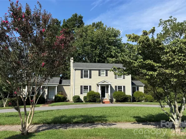 330 S Center St, Taylorsville, NC 28681