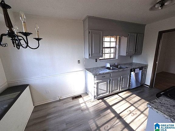 5th image of 112 Hickory Cir