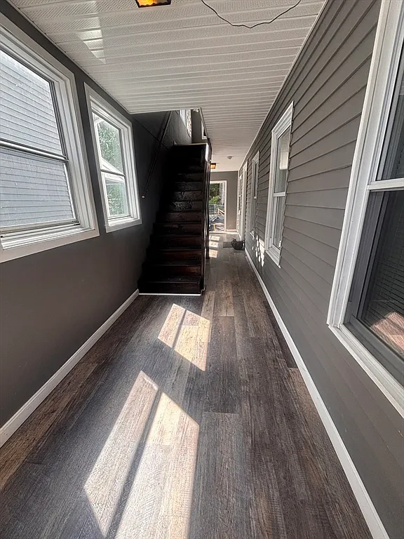 3 bed, 1.0 bath, 1000 sqft, $2,100 — Photo 3