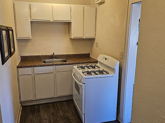 3rd image of 2400 Benton Blvd #203
