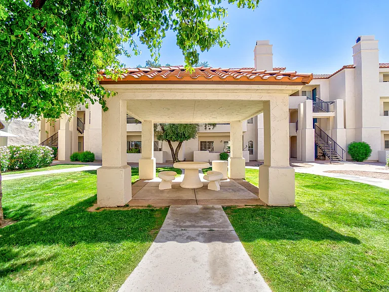 Ventana Apartments — Photo 9