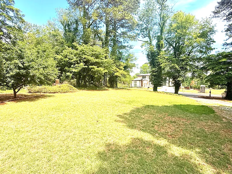 119 Woodlawn Dr NE — Photo 30