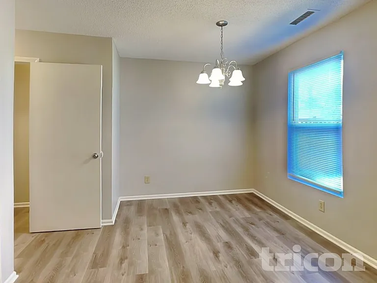 2168 Olympia Dr — Photo 3