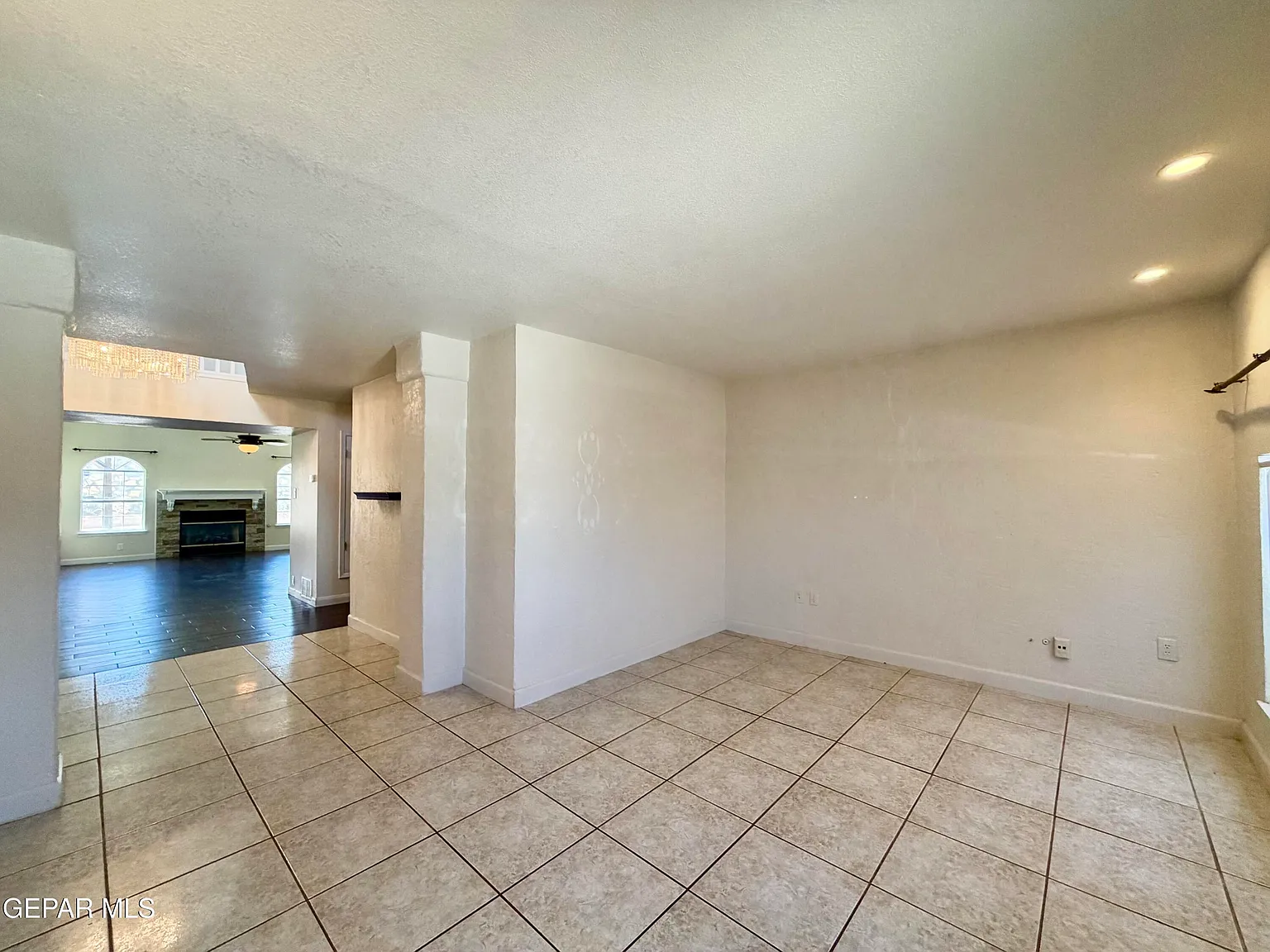 3 bed, 2.0 bath, 2514 sqft, $2,200 — Photo 3