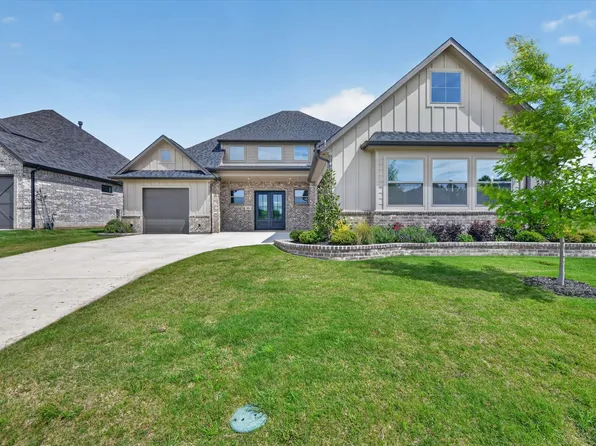 961 Bandon Dunes Dr, Fort Worth, TX 76102