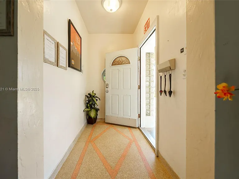 701 Hollywood Blvd — Photo 14