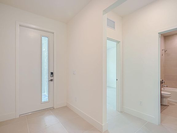 4th image of 1420 SW Lago Circle
