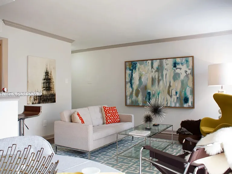 Living Room | Trailpoint Apartments at The Woodlands