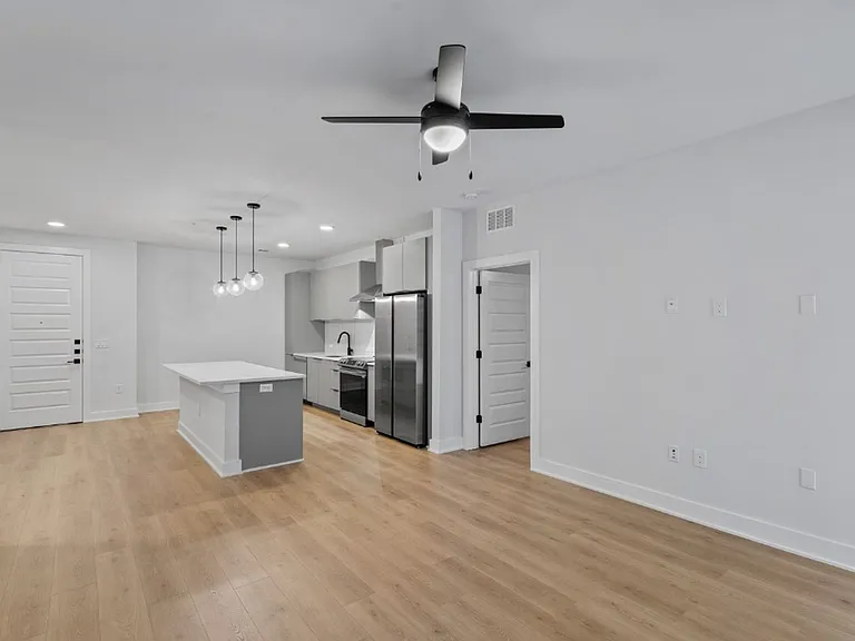 2500 Longview St #105 — Photo 41