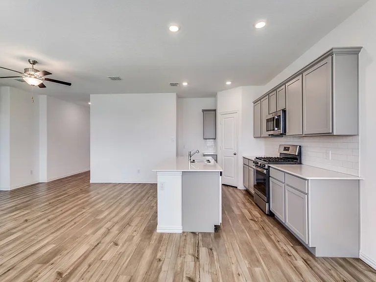 1601 Madison Dr — Photo 10