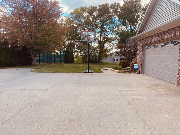4th image of 2688 Country Ct