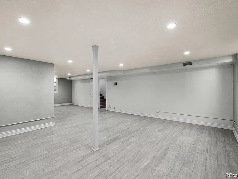 3085 Clermont St — Photo 24