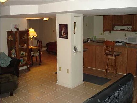4th image of 2351 Fleet Ave