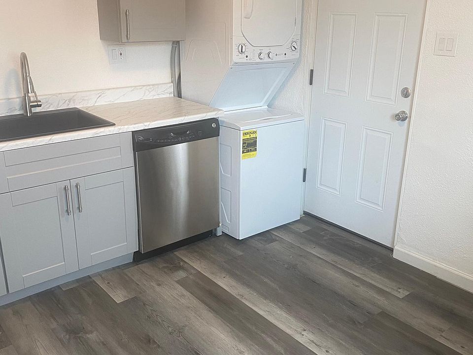 Kitchen and washer/dryer
