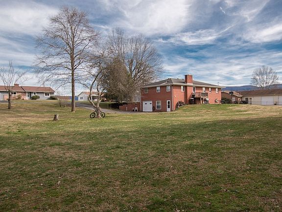 4th image of 250 Scenic Dr