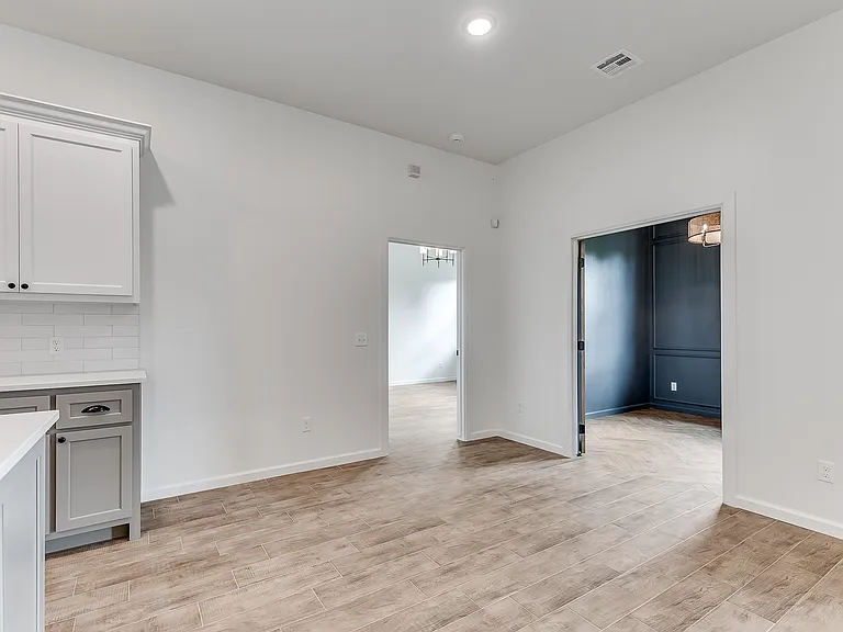 2600 Woods Edge Dr — Photo 10