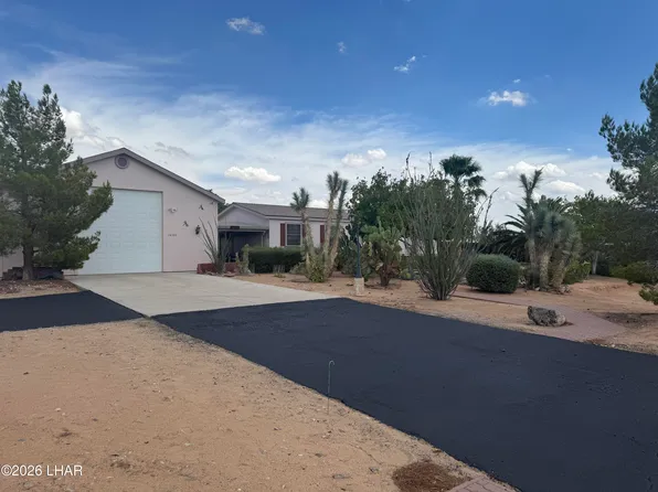 16330 S Hillery Ave, Yucca, AZ 86438