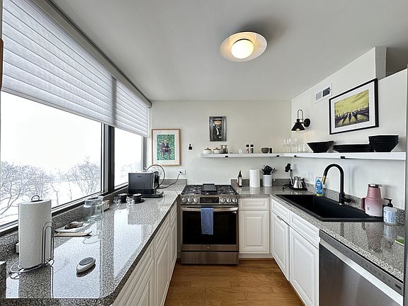 3rd image of 6701 S Crandon Ave #B9