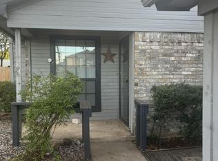 302 Lochridge Dr, Azle, TX 76020