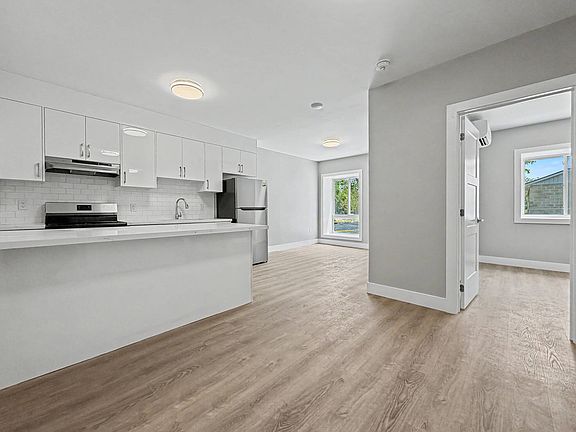 3rd image of 199 Pine St #2
