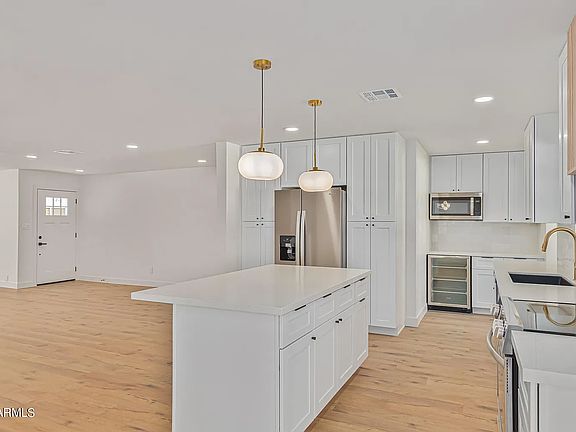 5th image of 1711 N Circle Dr