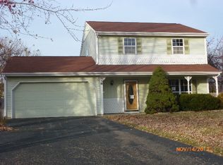 934 Concord Dr, Island Lake, IL 60042