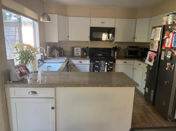 2931 Luciernaga St, Carlsbad, CA 92009