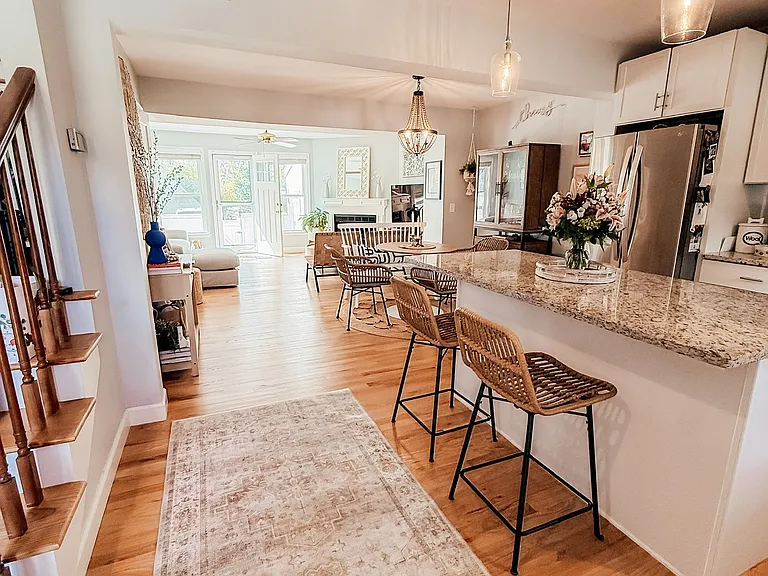 832 Colony Dr — Photo 4