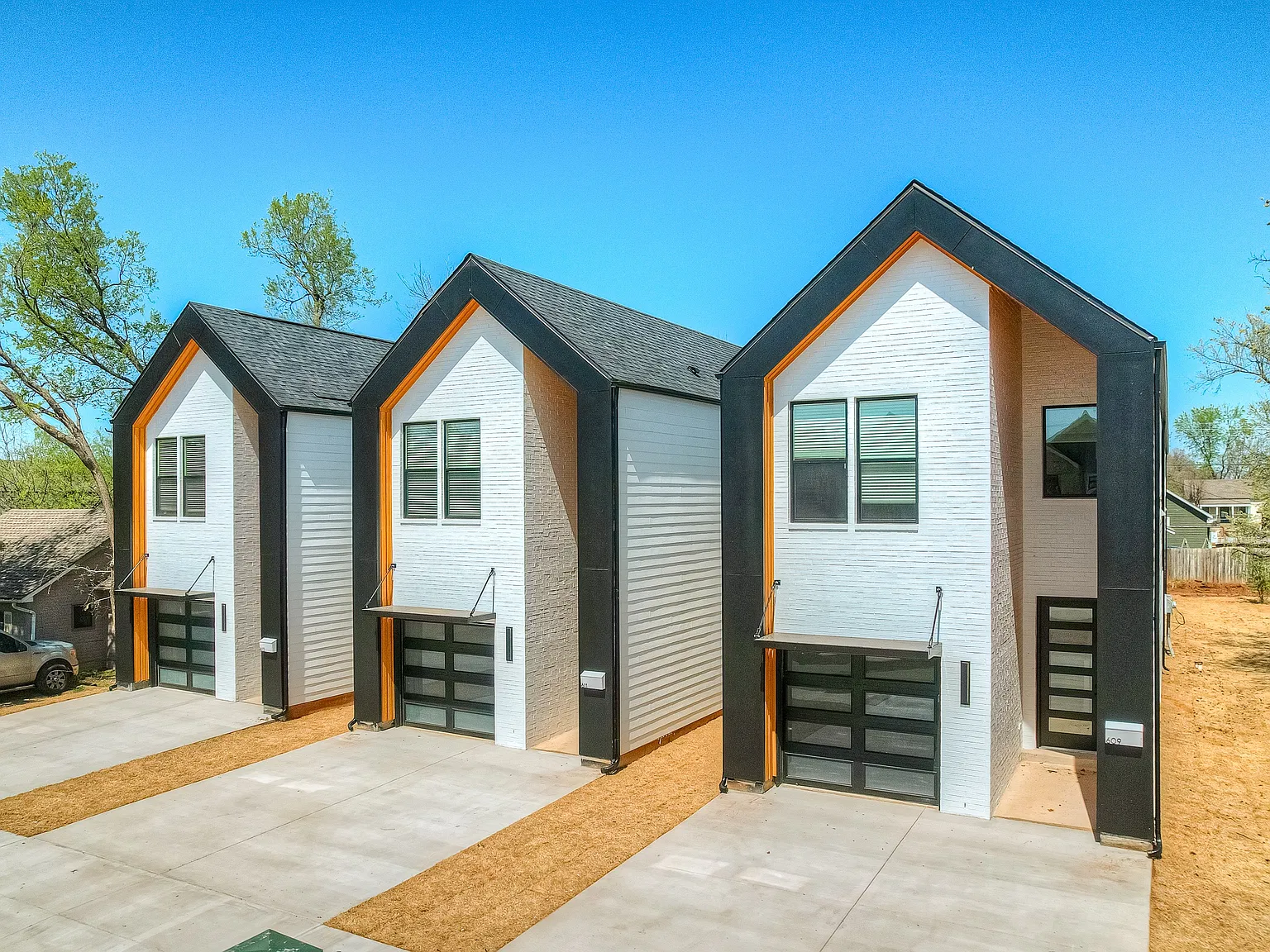 3 bed, 2.5 bath, 1650 sqft, $2,149 — Photo 2