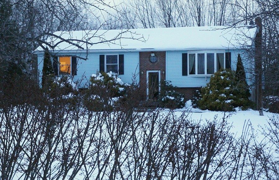 1st image of 4 Apple Valley Ln