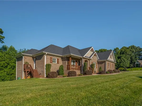 405 Spring Lake Farm Cir, Winston Salem, NC 27101