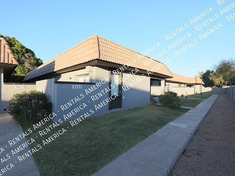 9029 W Elm St #8 — Photo 1