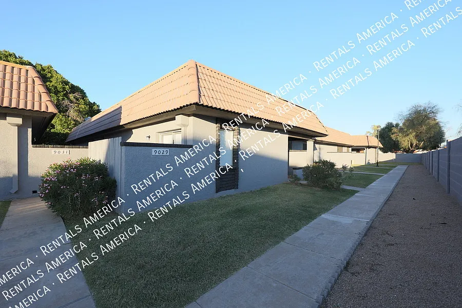 Building Photo - 9029 W Elm St #8