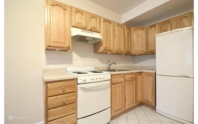 Rented by Douglas Elliman | media 22