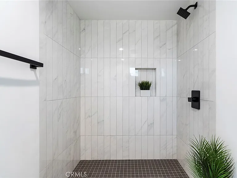 2517 Alsace Ave #1/2 — Photo 11