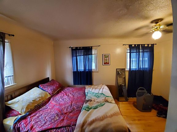 3rd image of 829 E Bernhard Ave