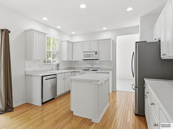 3rd image of 5911 S 161st St