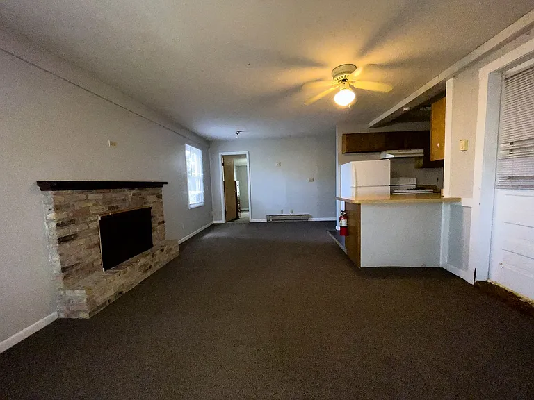 Preleasing For August! Close To Campus — Photo 12