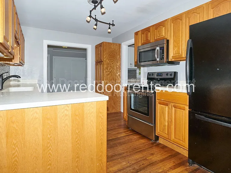 385 W Hawthorne St — Photo 3