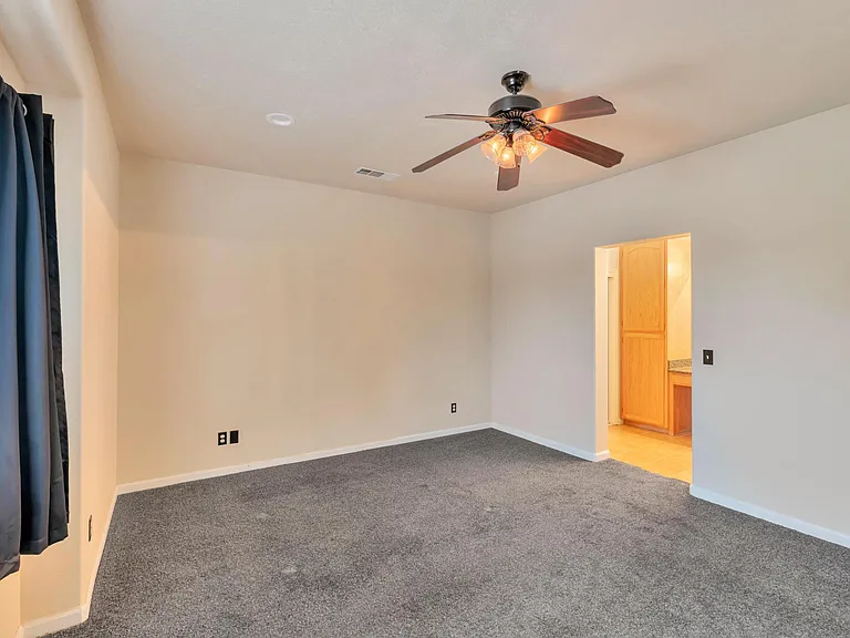 1061 Vermont Ave — Photo 15